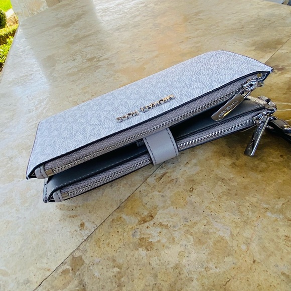 Michael Kors double zip wallet signature - Picture 3 of 9